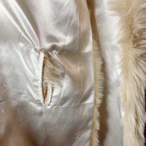 Elegant Faux Fur Cream / Tan Wrap One Size - Picture 9 of 10